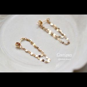 jewelry seller located in Boston and guarantee free shipping domestically.